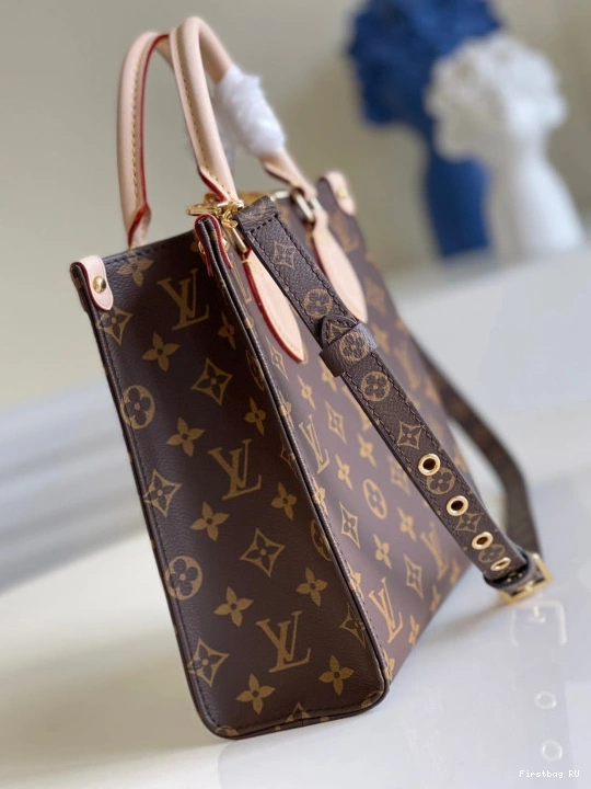 First bag LOUIS VUITTON PETIT SAC PLAT 0821